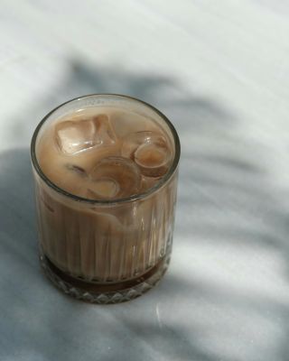 Ledová nebo horká?❄️☕ 💪 Ať už si dáte cold brew nebo klasiku na ledu, stále v ní najdete benefity našich kvalitních zrn: •...